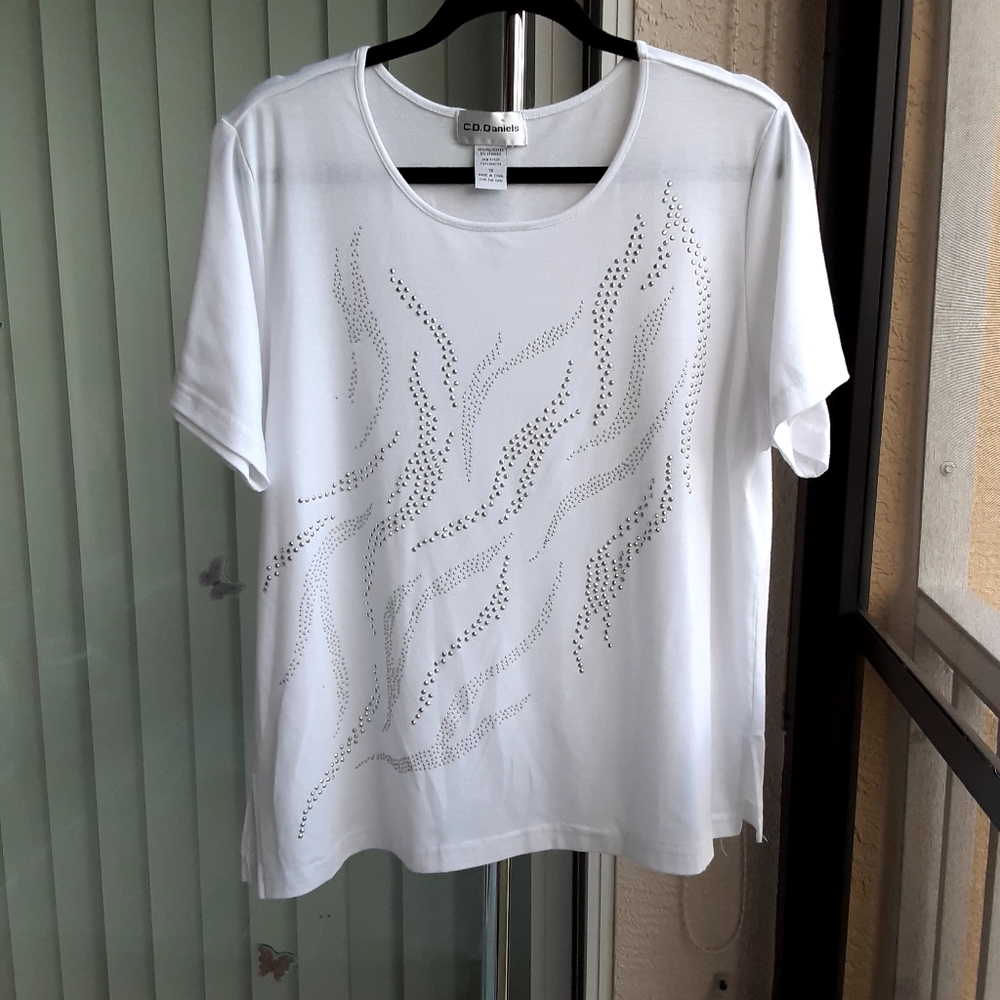 C.D. Daniels White Rhinestones Short Sleeve Top, Size 1X